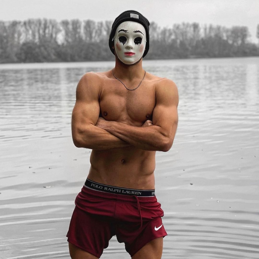 Roman | PIANO Meets FITNESS ?