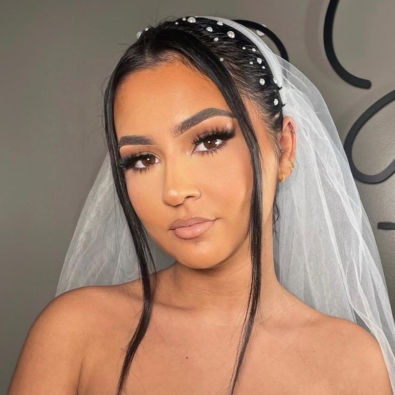 MAKEUP ARTIST
