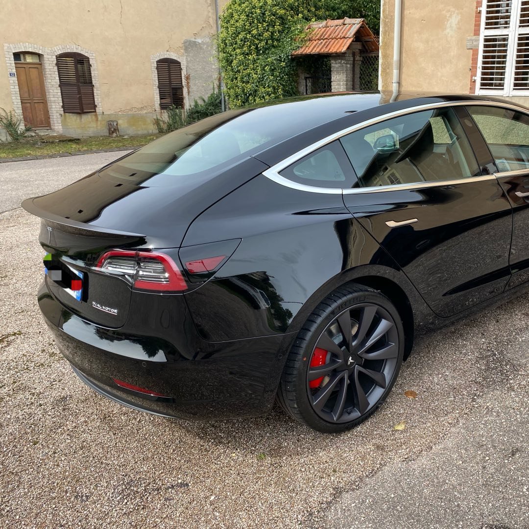 Tesla Model 3 Perf