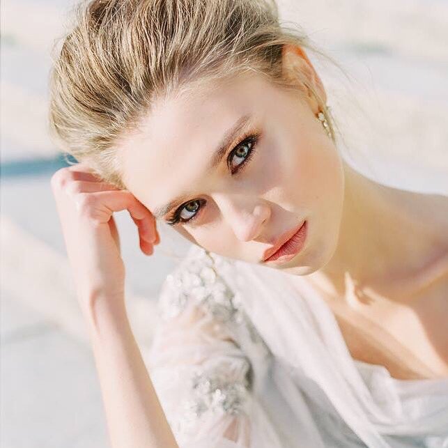 Paris Hairstylist & Makeup Artist / Bridal & Events