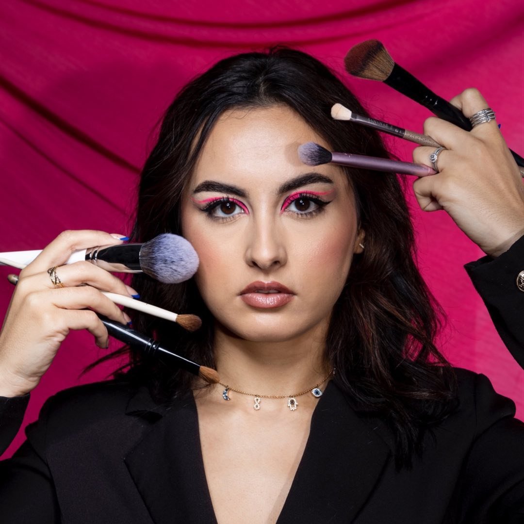 LOLA MUA