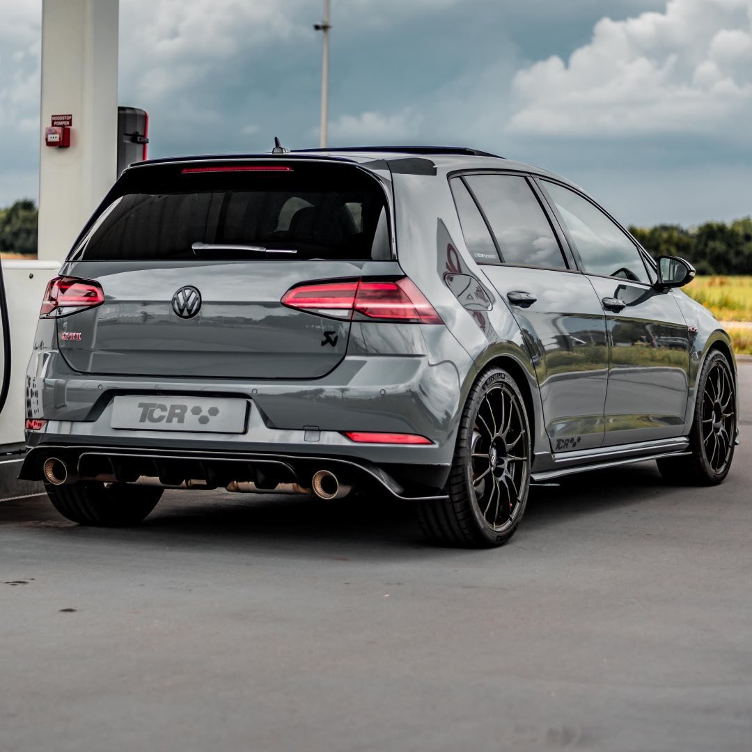 ?TCR | AKRAPOVIC?