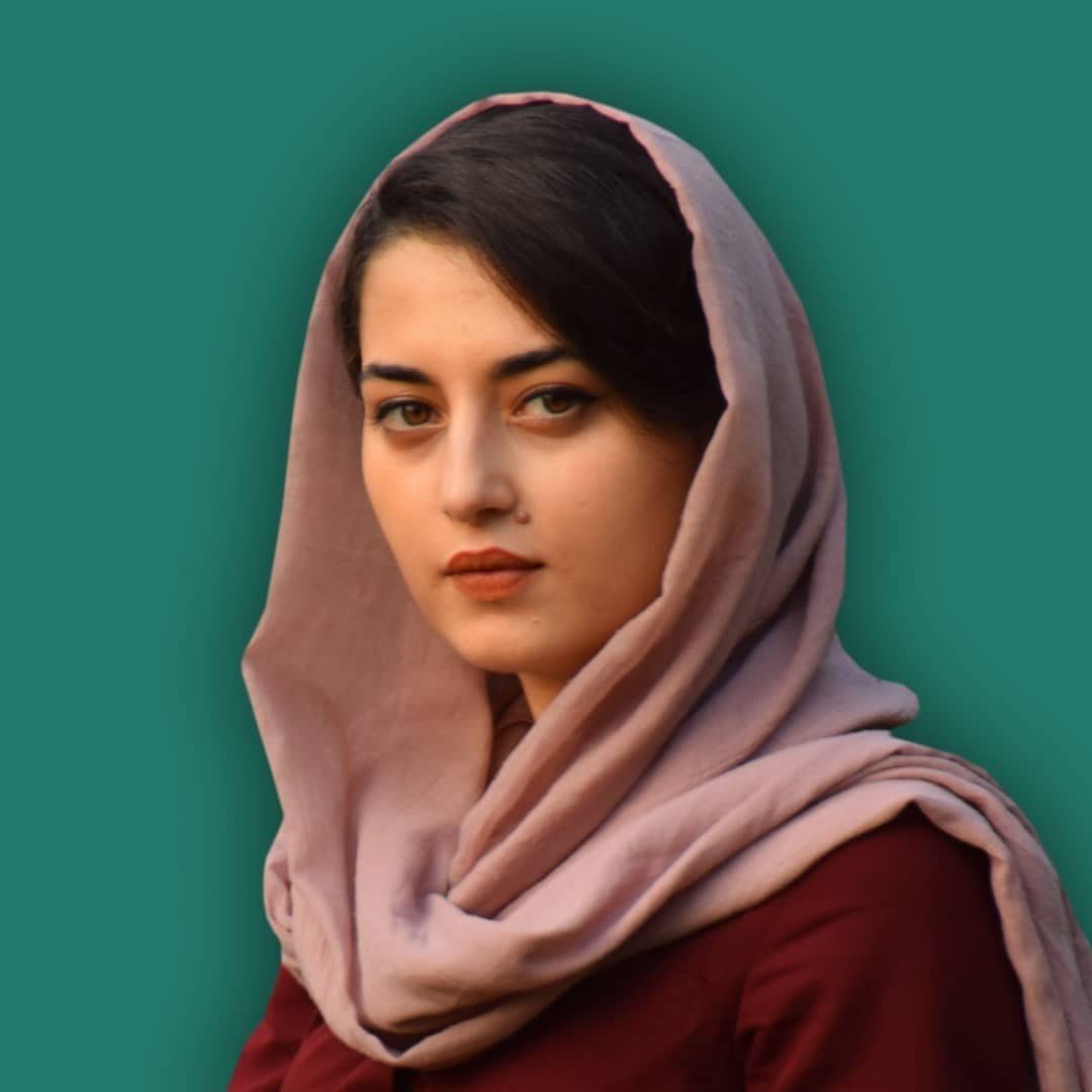 سونا محمدی| مدرس زبان