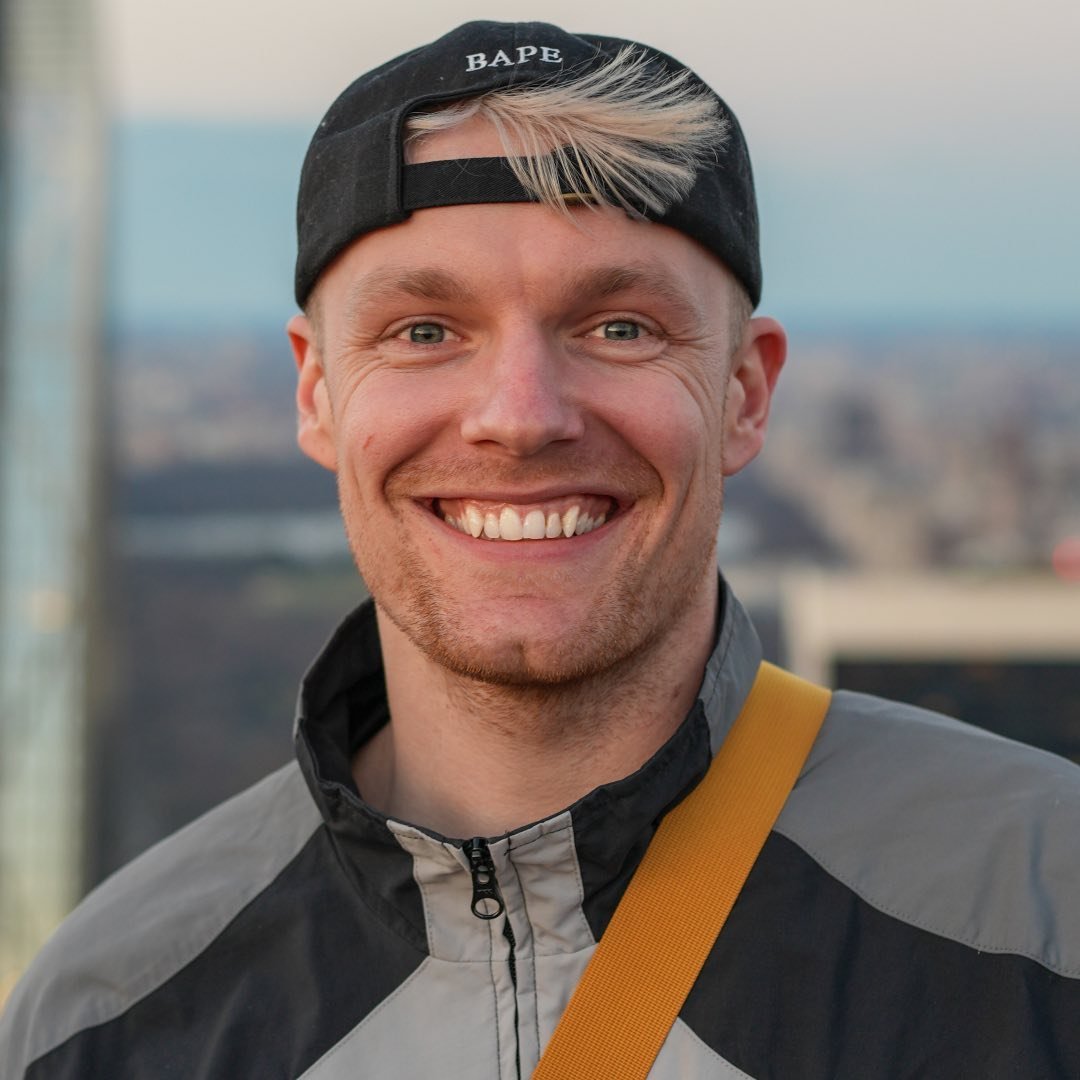 Enzo Knol