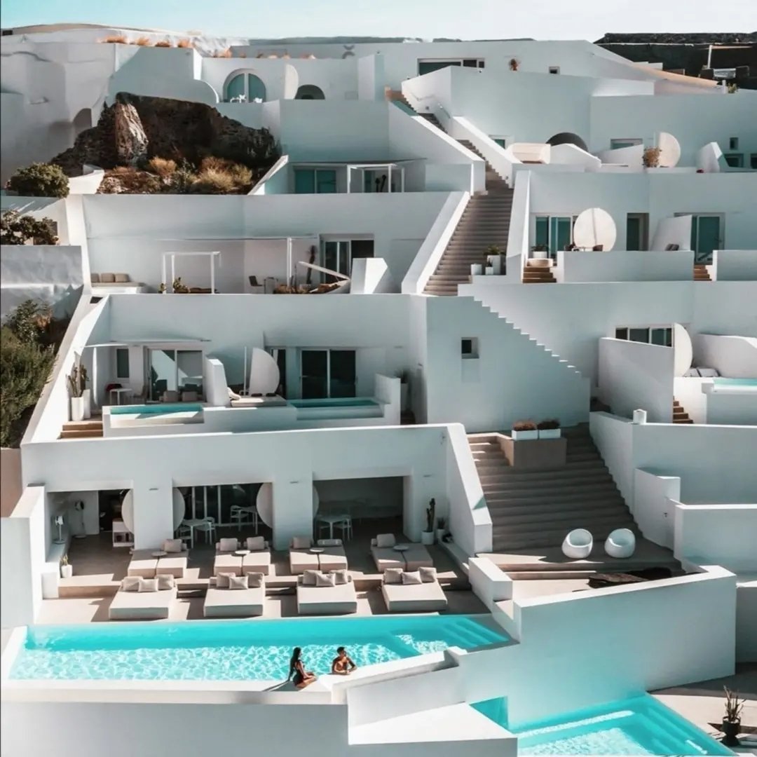 S A I N T Luxury Suites