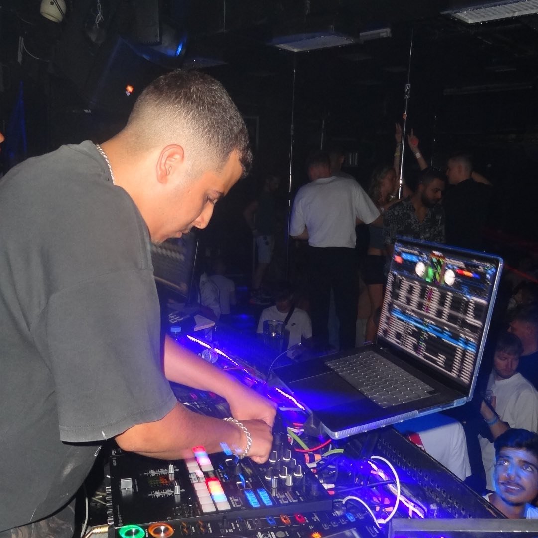 (Deejay I-Made)