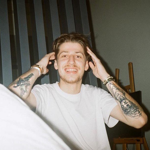 ⠀