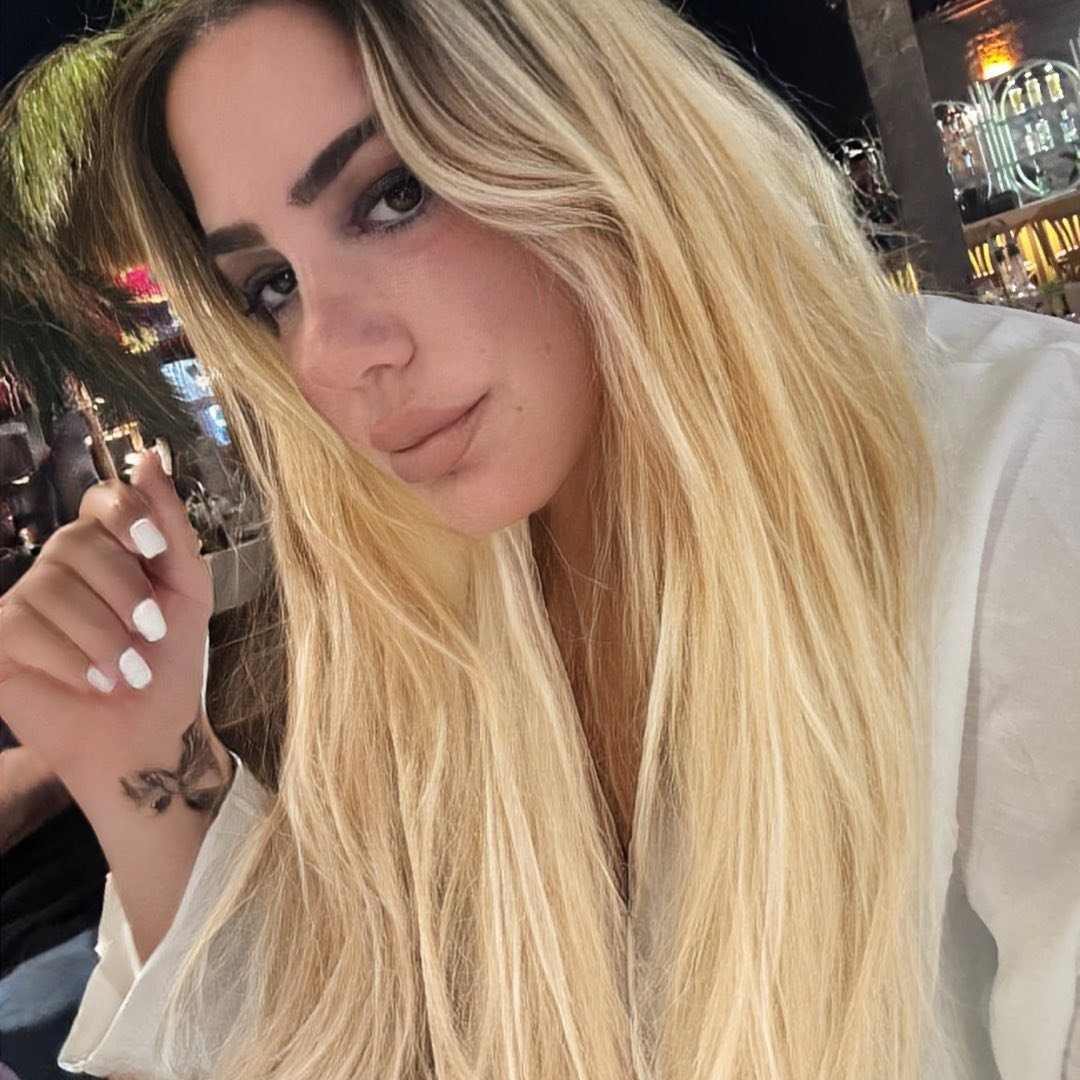 ELi HO