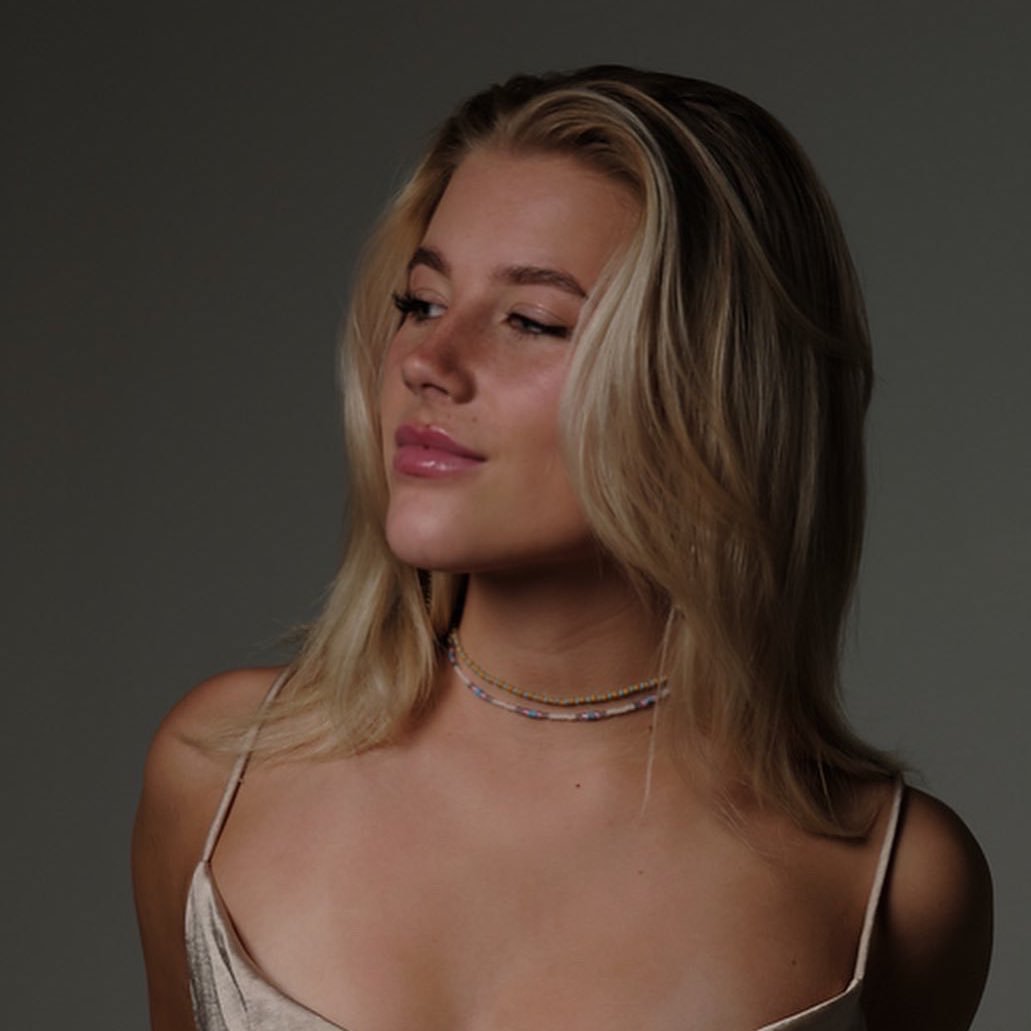 𝑪𝑨𝑻𝑯RINE HOGQUIST| MARKETING QUEEN⚡️