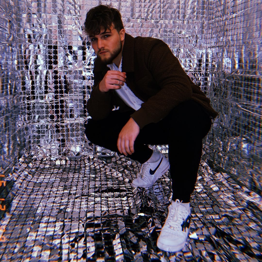 𝐓𝗼𝗺𝐢