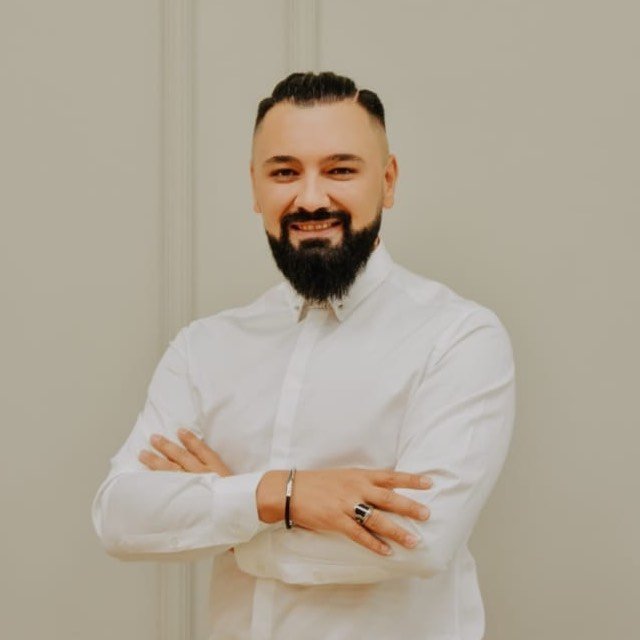 Ömer Uğur Saç Ekim Merkezi