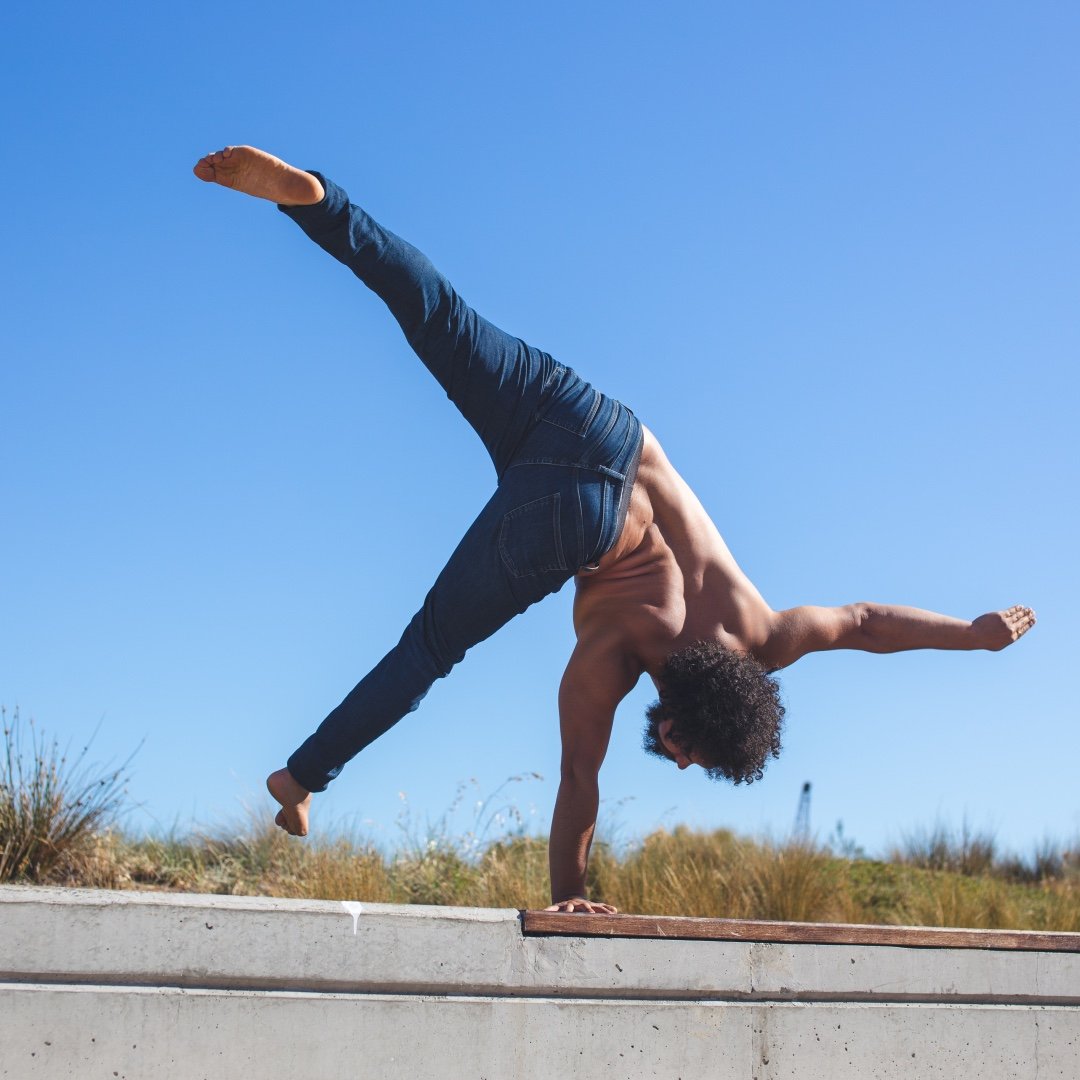 Coach Sundi • Handstand Tuition