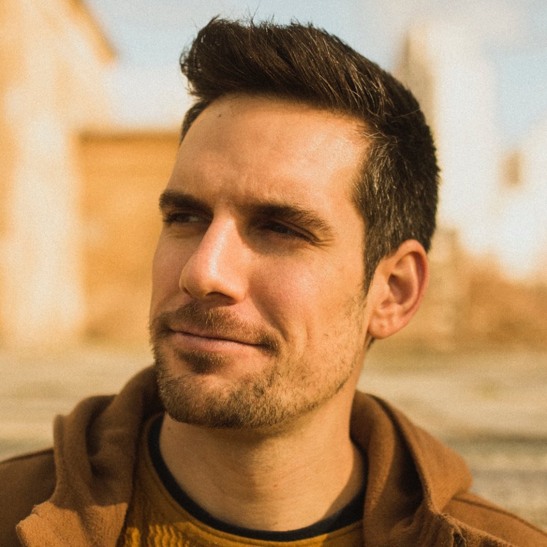 Manu Carbajo