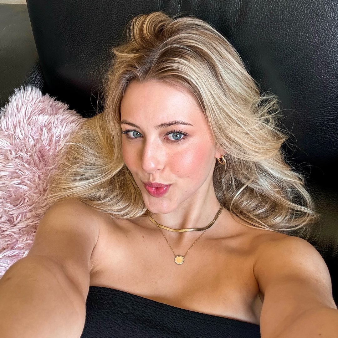 REBECCA DE WEERDT  🤍