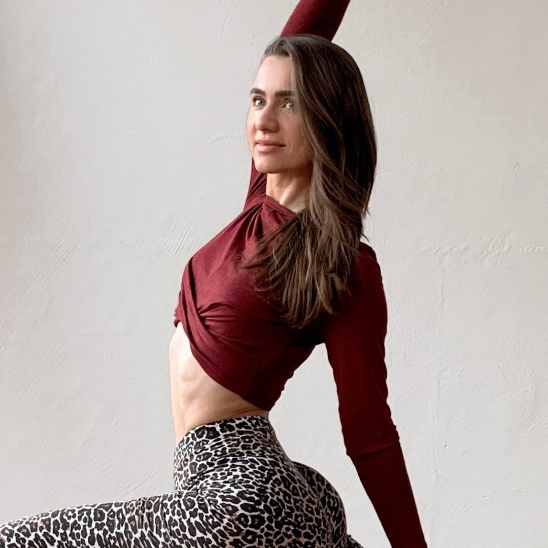 JULIA | YOGA TEACHER