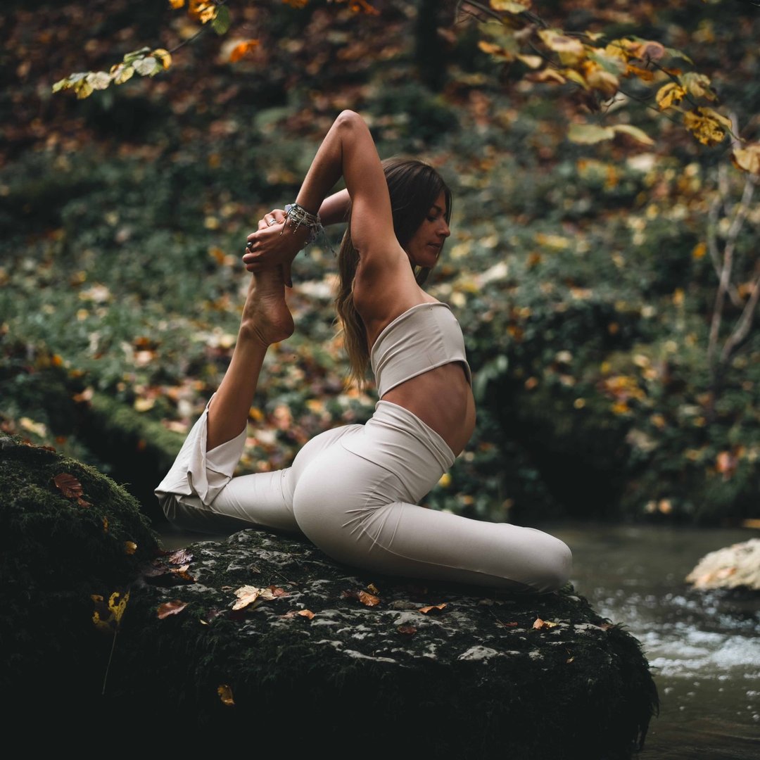 Mélanie Léchenne ☯︎ Professeure De Yoga