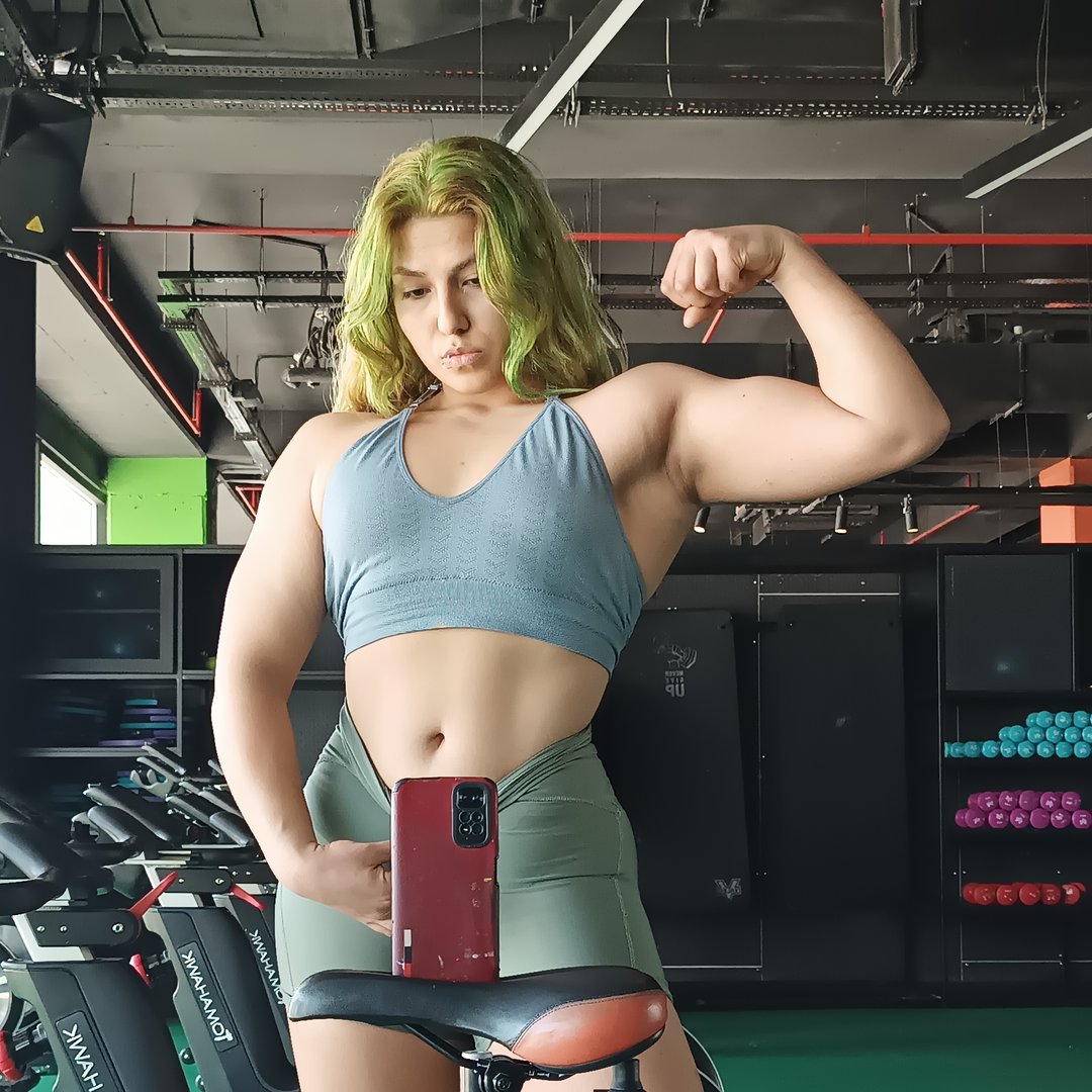 Ecem Özçelikci