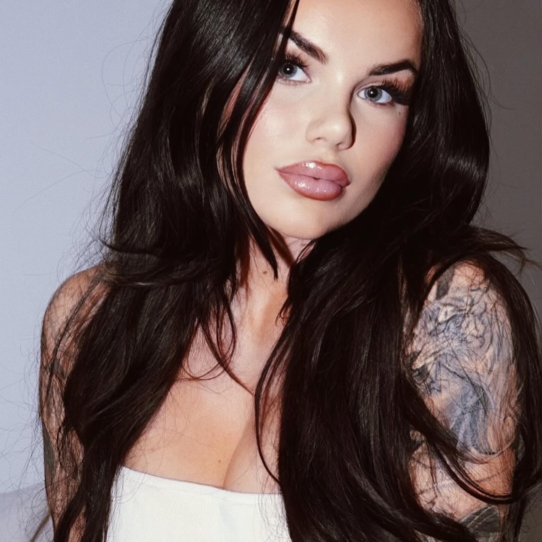 AMELIA VICTORIA