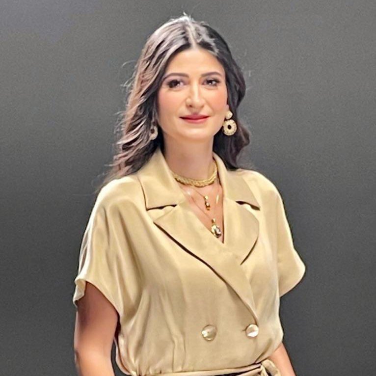 Lara Elias / Fashion Stylist