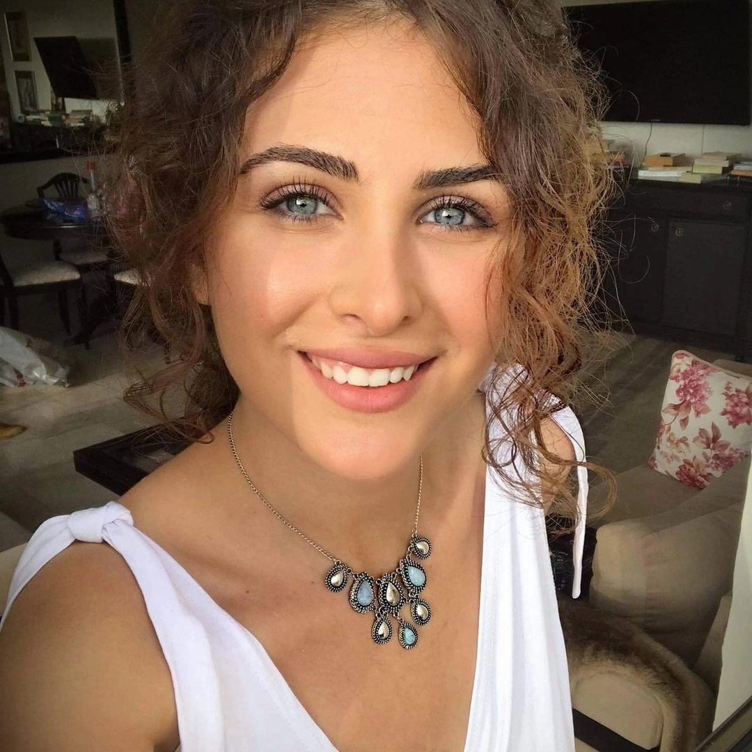 Mai Alhussain  مي الحسين