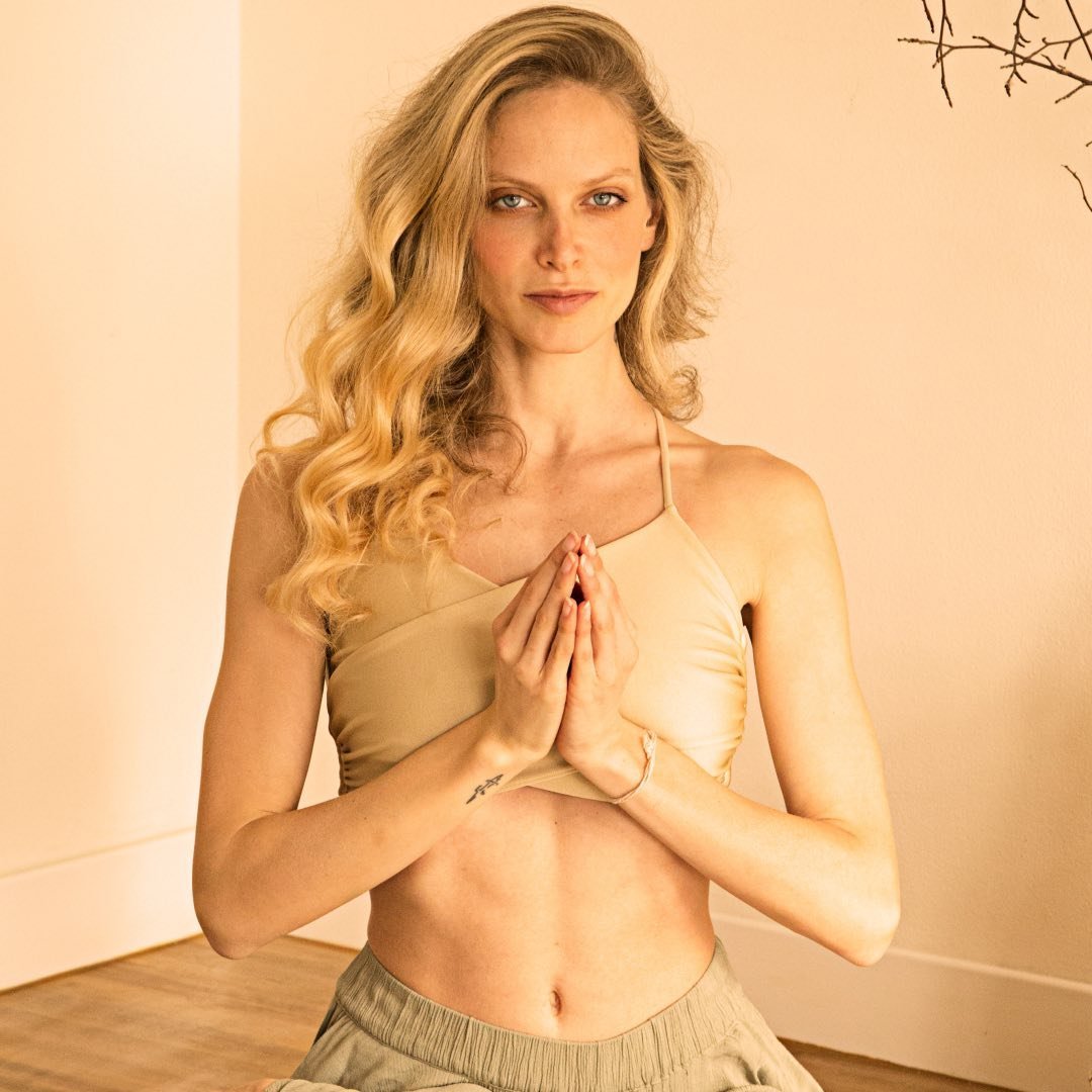 ☉ 𝓐 𝓛 𝓑 𝓐• YOGA ◯