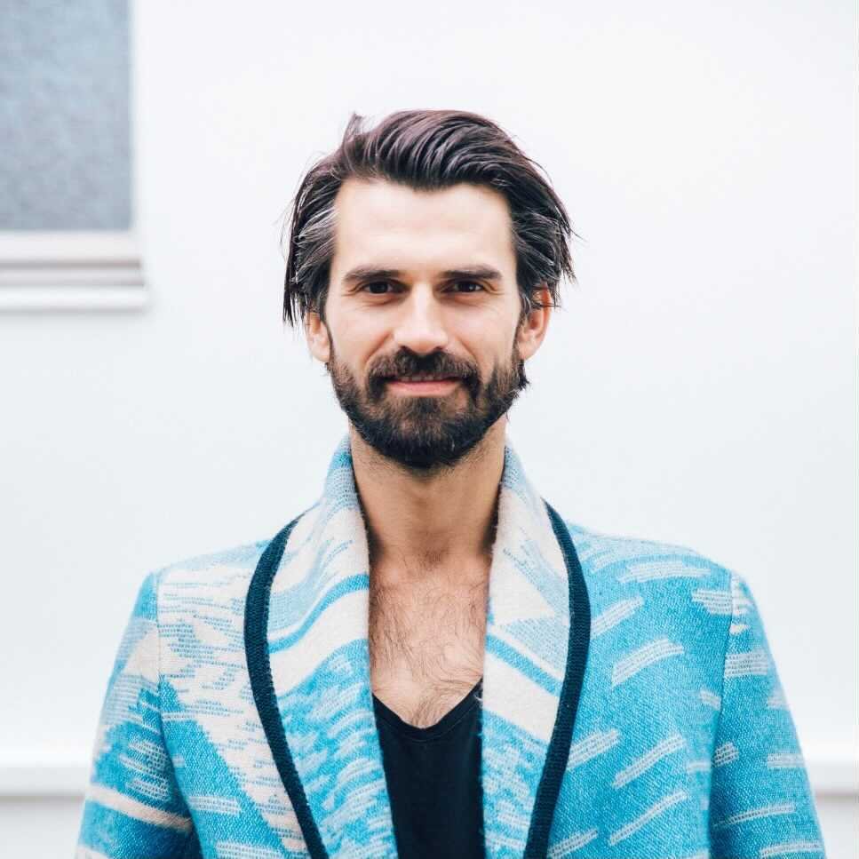 Dr. Christian Roos
