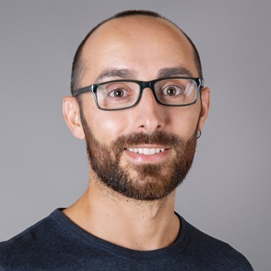 Javier Romero | Formación En Maquillaje Y Emprendimiento
