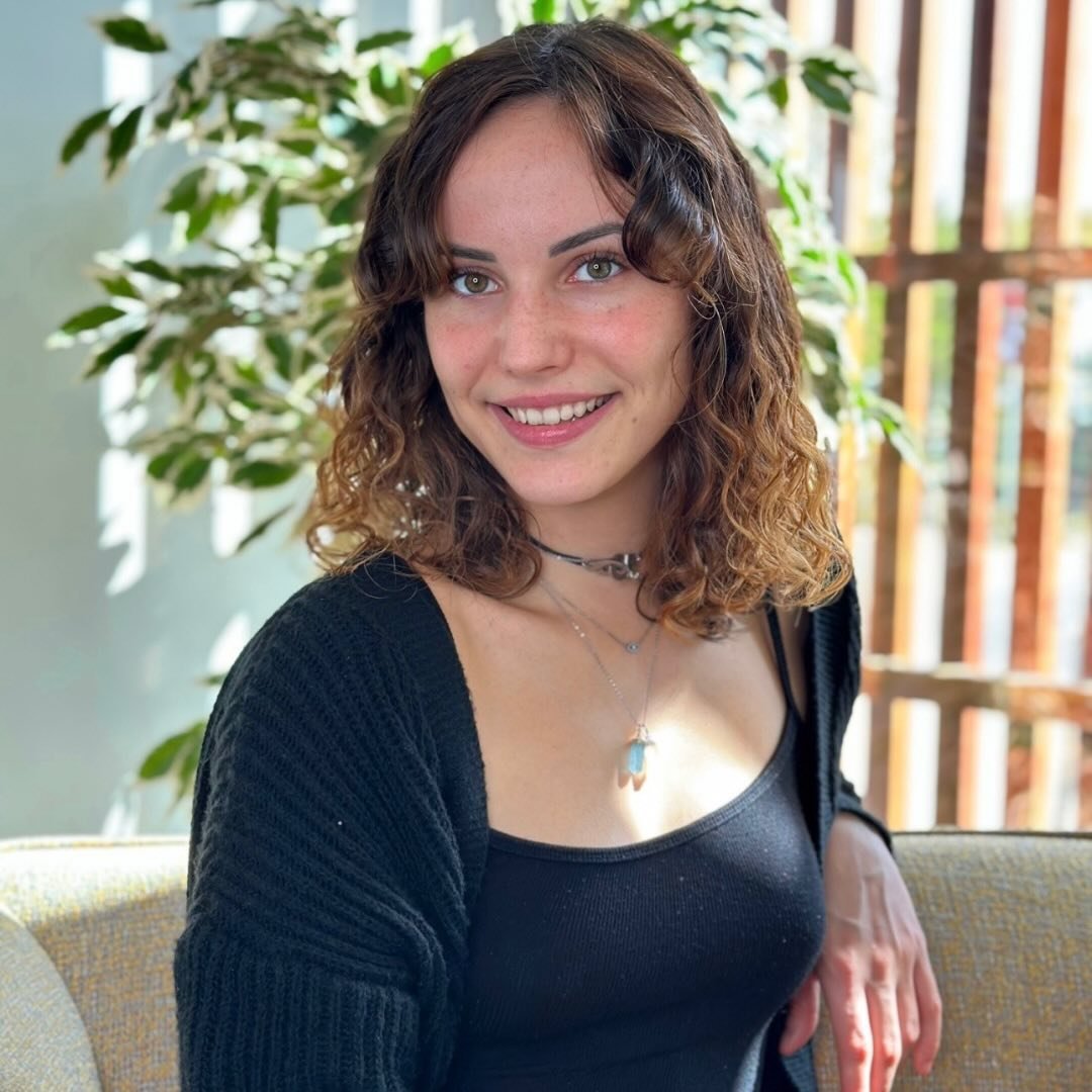 Eloïse Evain • Facialiste • Yoga Du Visage & Auto-massages