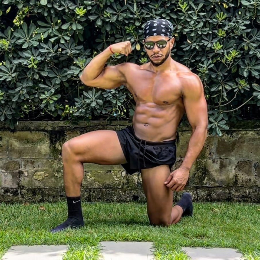 Adrian Flores Personal Trainer.