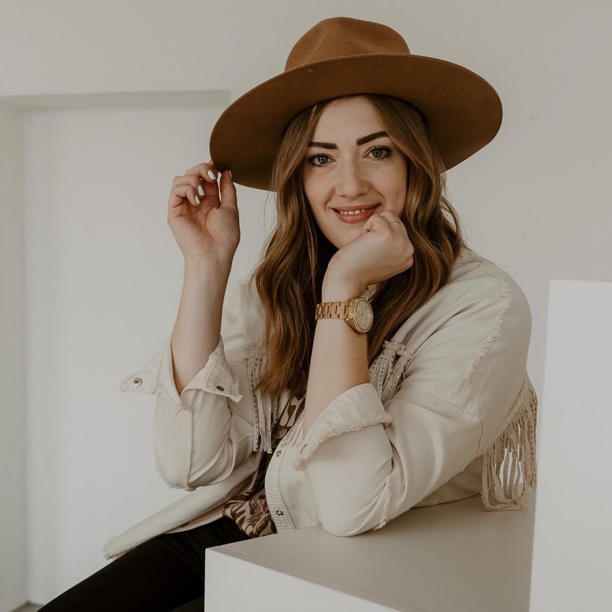 LAURA | Destination Wedding Photographer