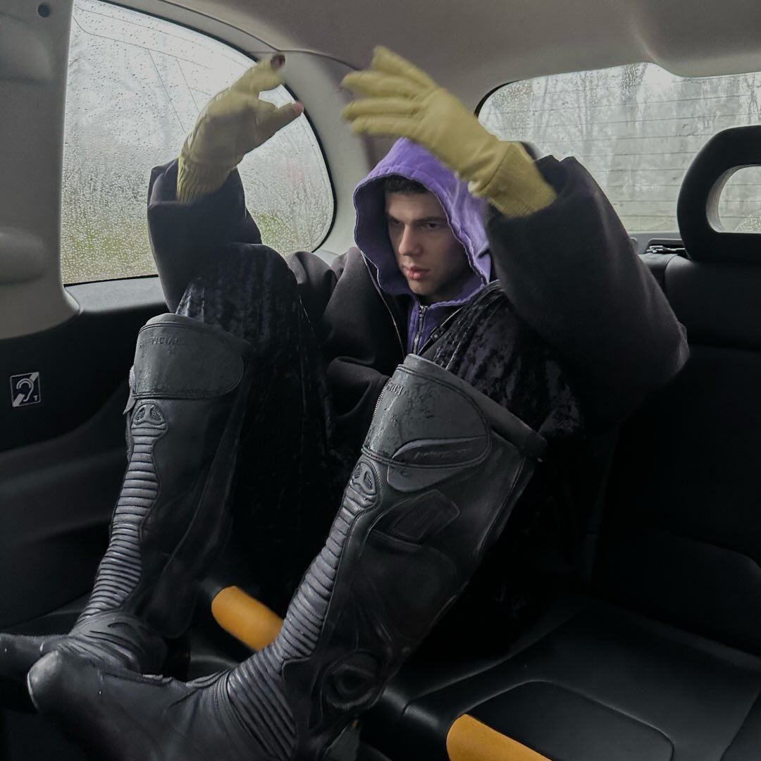 L