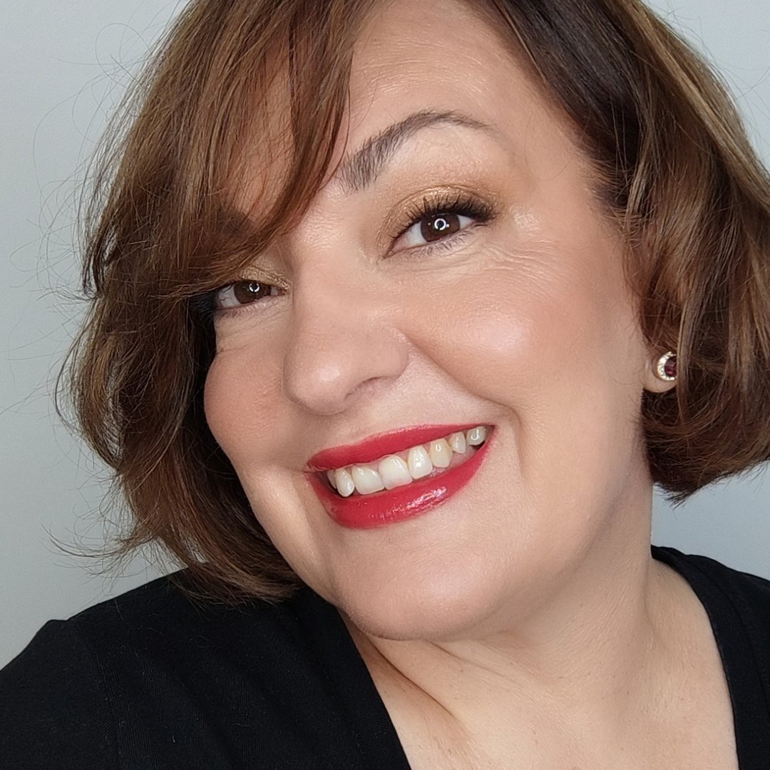 Marina Rosado / Maquilladora Especializada Piel Madura