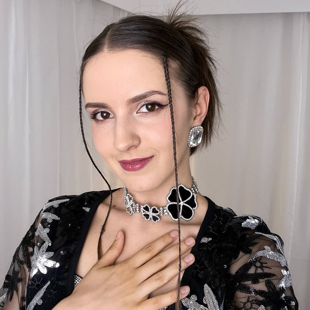 MARINA 🇺🇦 K-pop Dance Covers & Tutorials