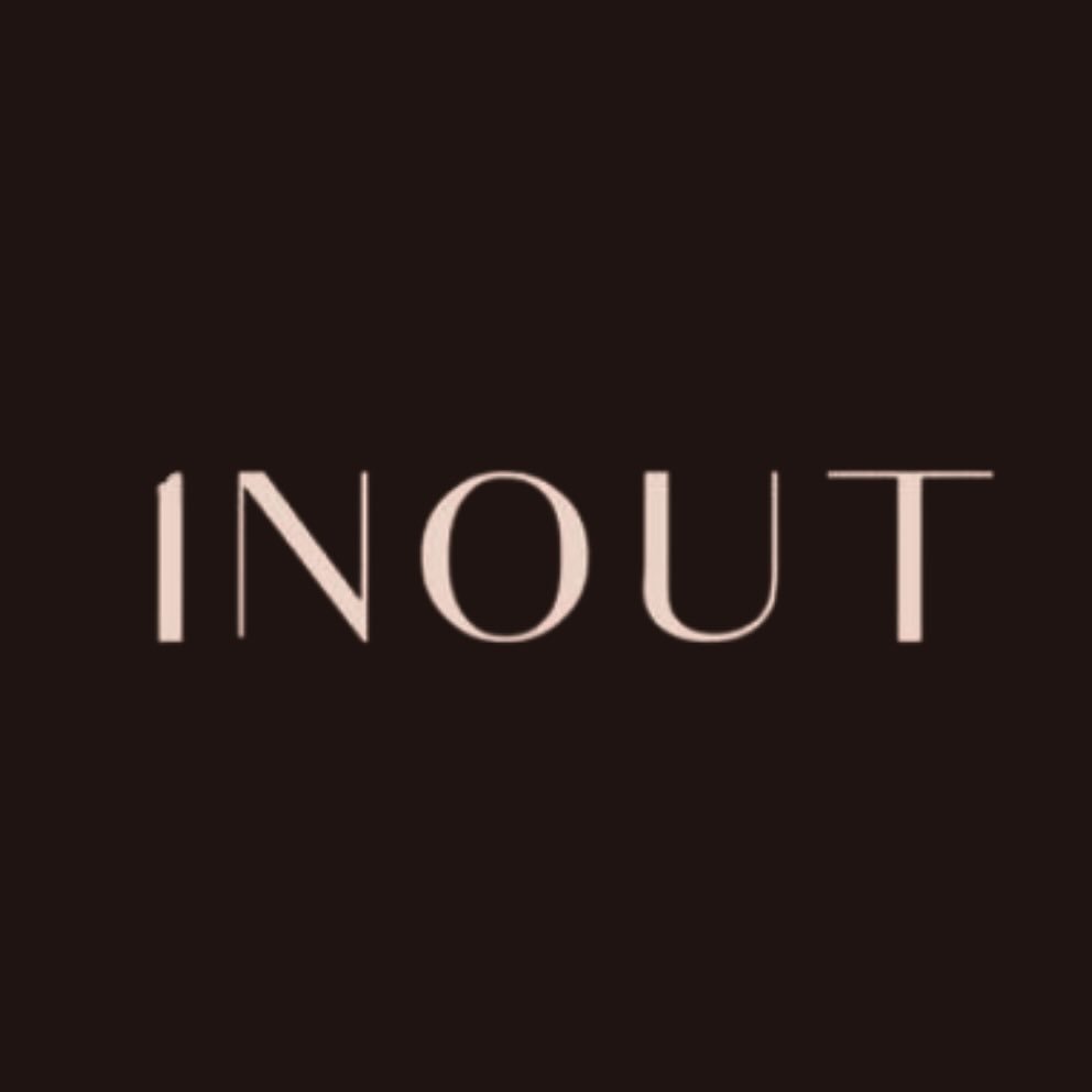 I N O U T • Elisabeth Álvarez