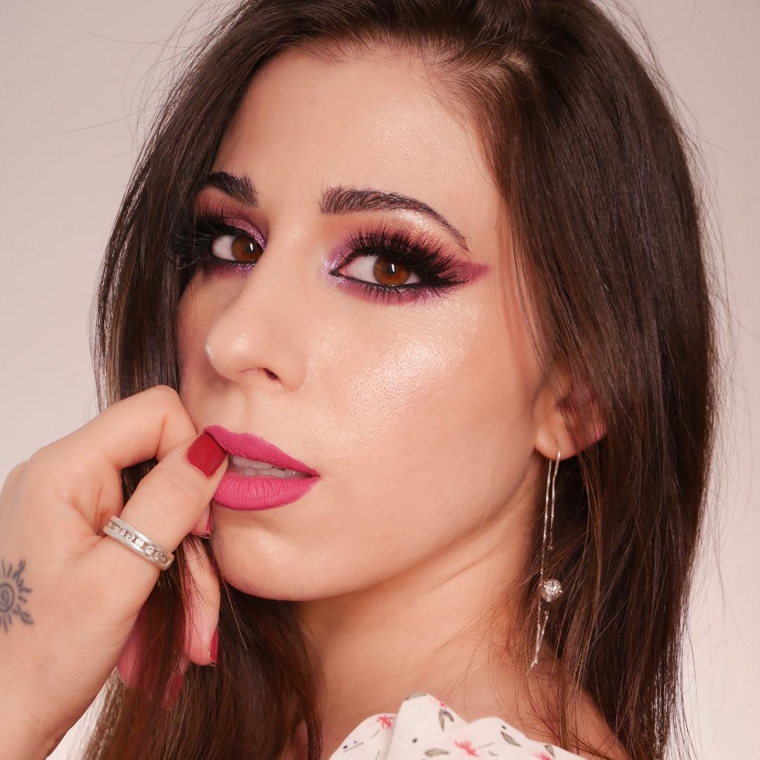 ℂ𝕣𝕪𝕤✨ La Reina Del Glow