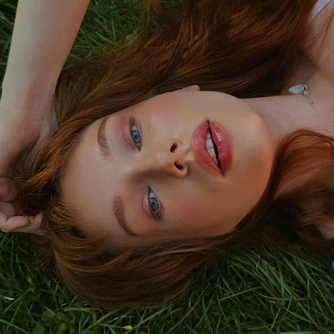 Anna Jaroszewska / Anya Veleska