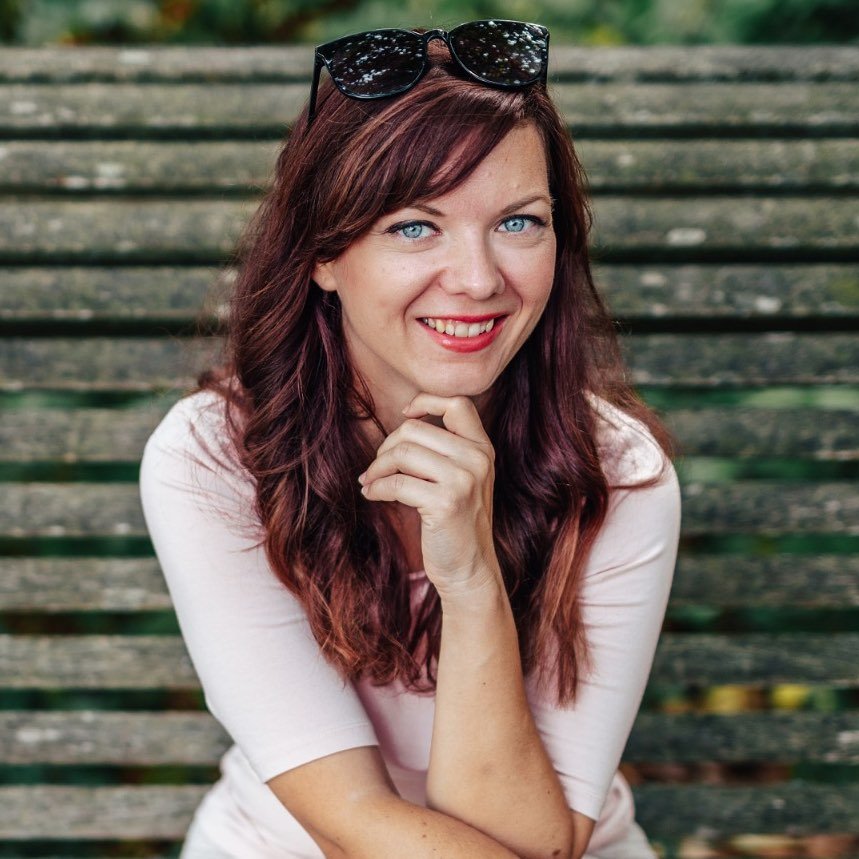 Simona | Straight Ahead Social