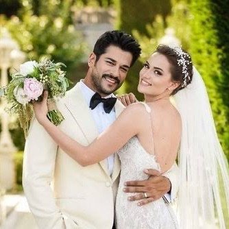 Gelingiyim Kızlar Giyiniyor