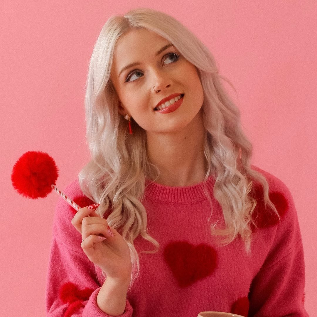 Abi | Brand Designer & Illustrator