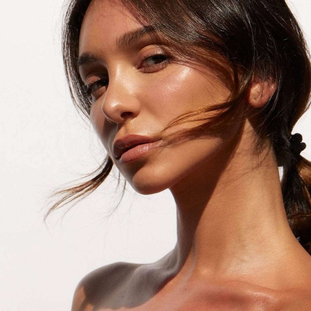 Bella Varelis