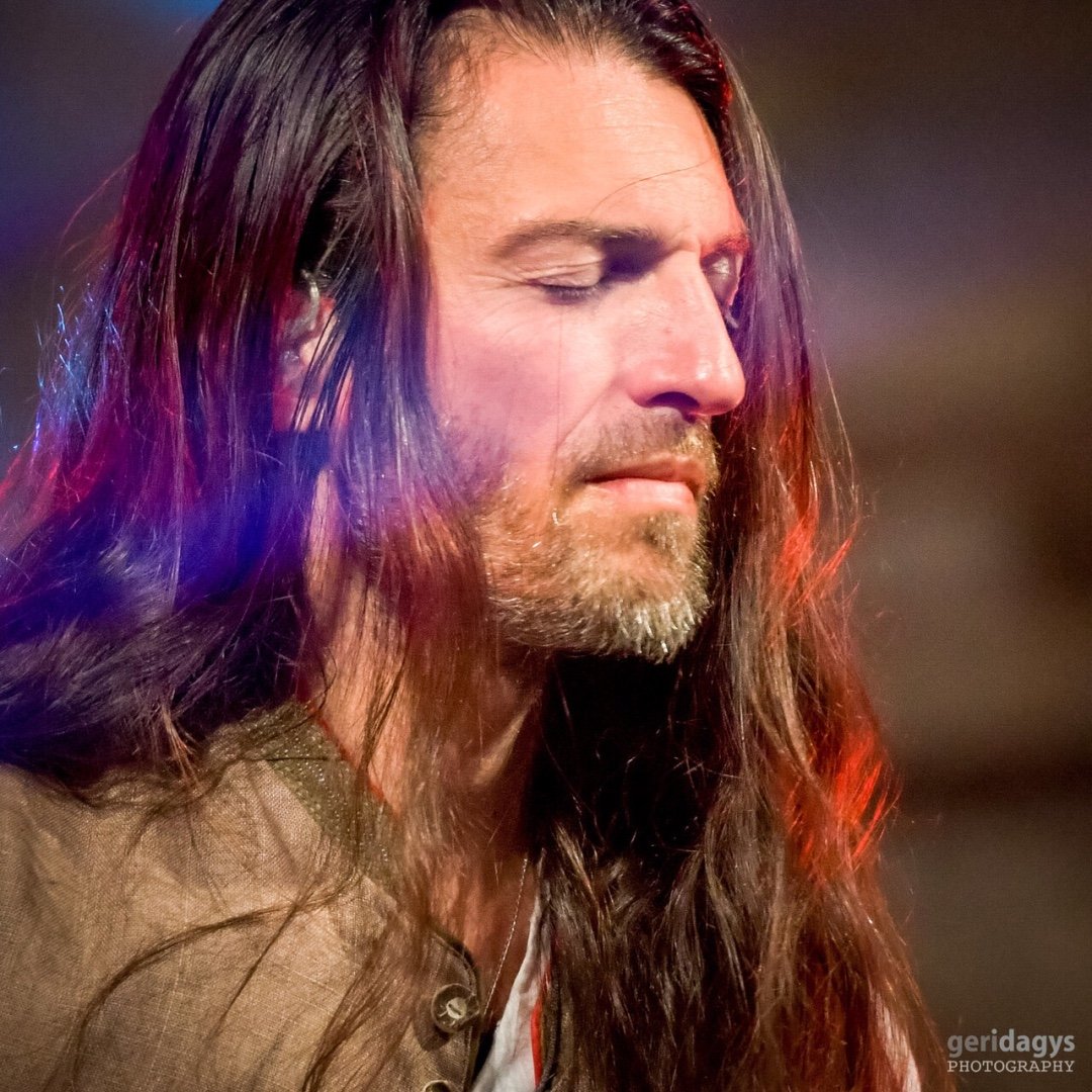 Estas Tonne Official