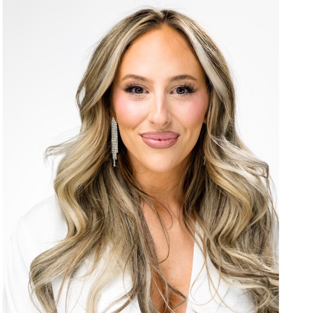 Jamie Saunders | Bridal Makeup Artist & Educator