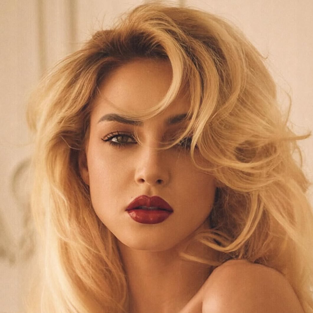 Bella Monroe
