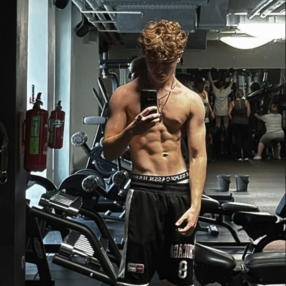 Aleksandr Harrison - Online Fitness Coach
