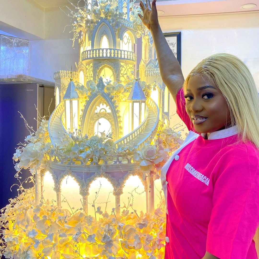 Adede Ese Electra /luxury Cakes In Benin