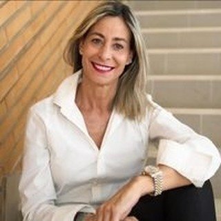 Angela Roncero.