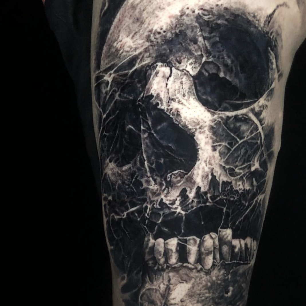 ROBBY LATOS — TATTOO ARTIST