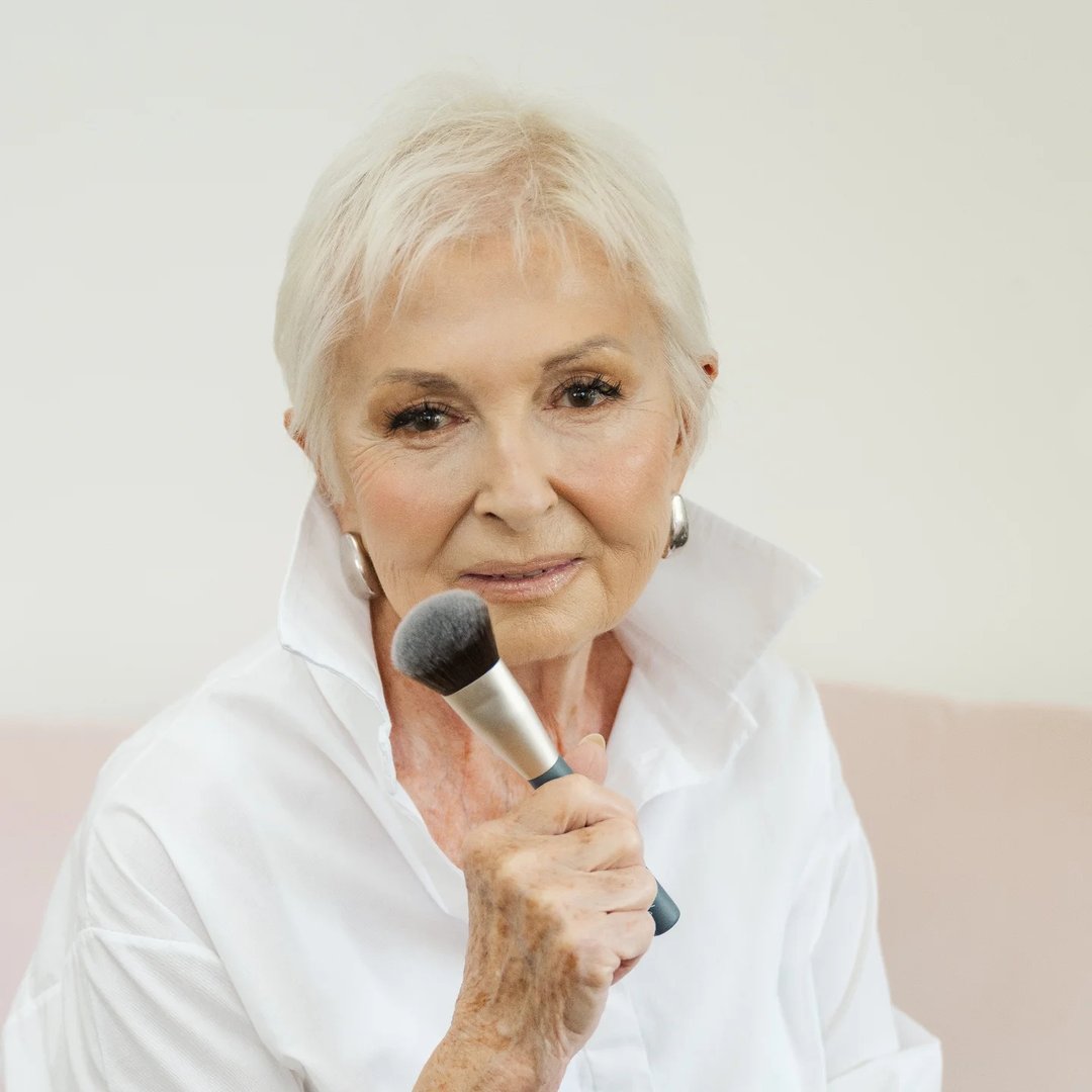 Dana Joon, Mature Skin Makeup Artist, Ridgeway, ON