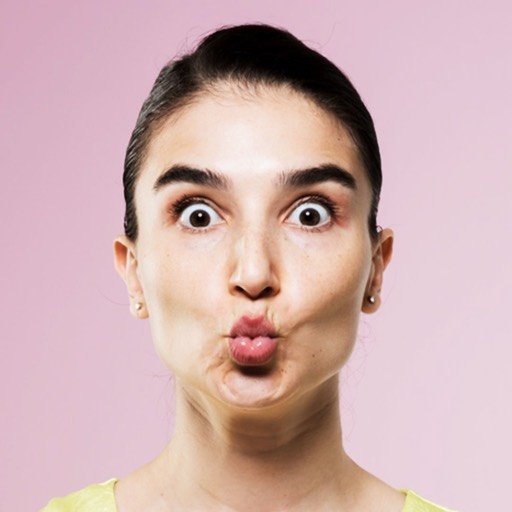 Zeynep Şensoy  Yoga Eğitmeni
