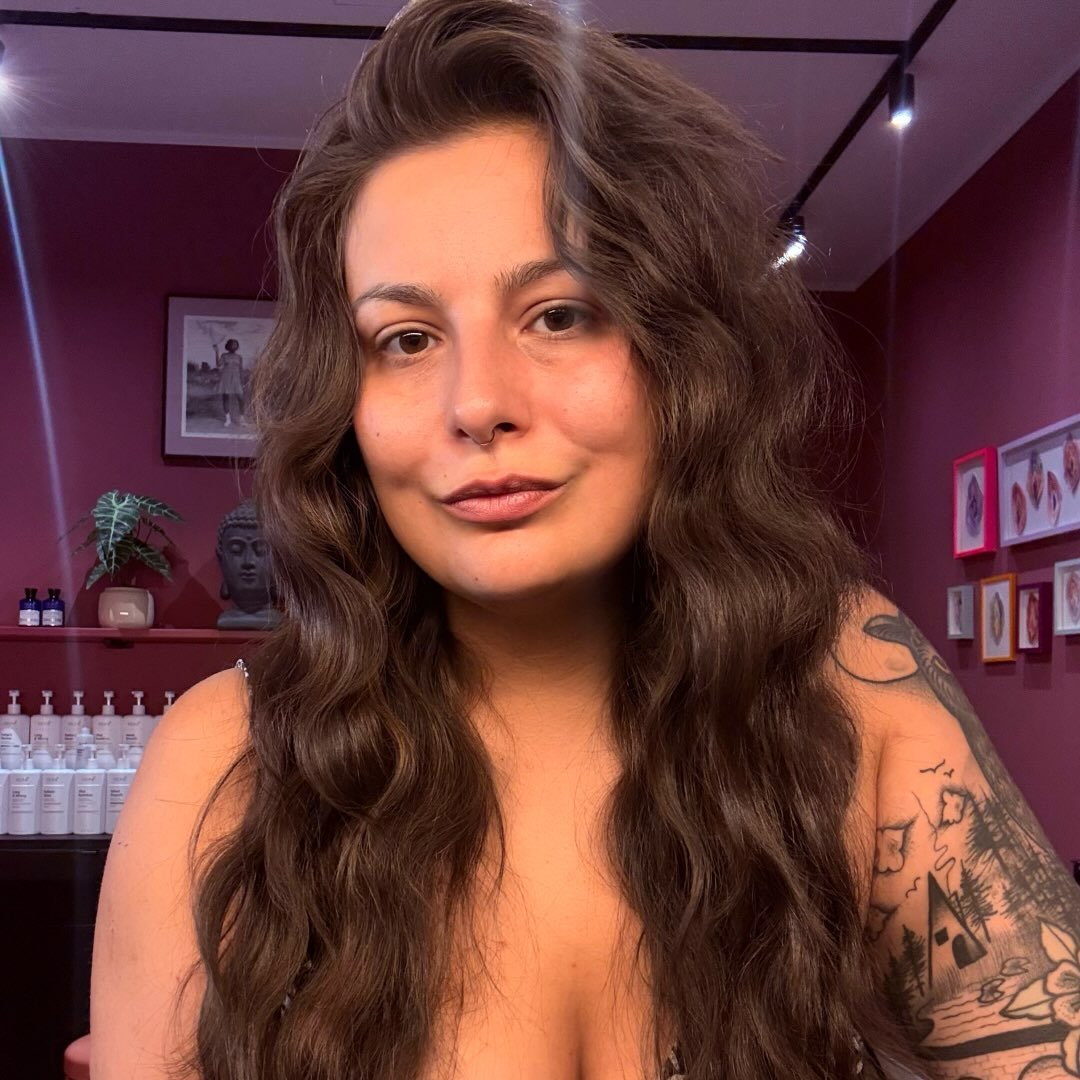 aline • hairdresser head over heels